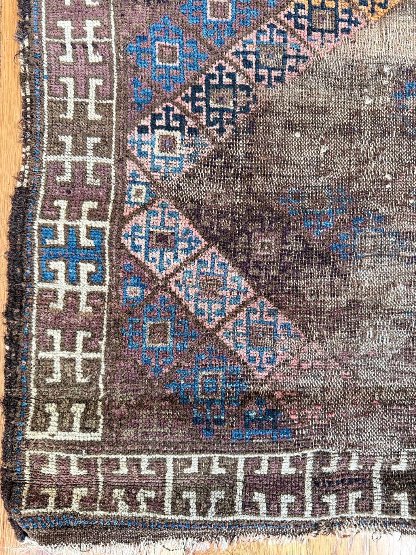 1022 | Moody 1920's Baluch with Midnight Indigo Field & Ember-Red Tribal Medallions | 2.6 x 3.5