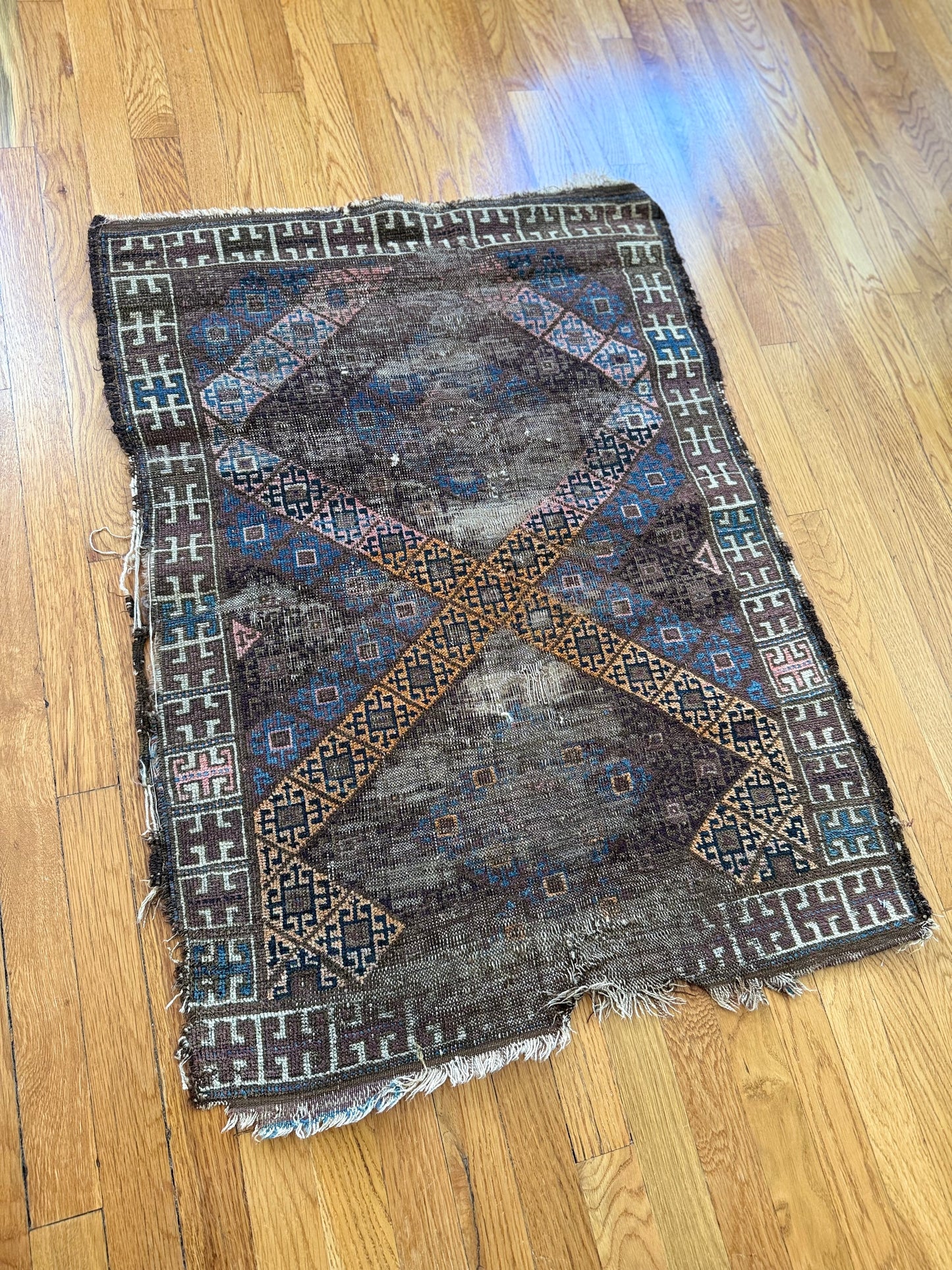1022 | Moody 1920's Baluch with Midnight Indigo Field & Ember-Red Tribal Medallions | 2.6 x 3.5