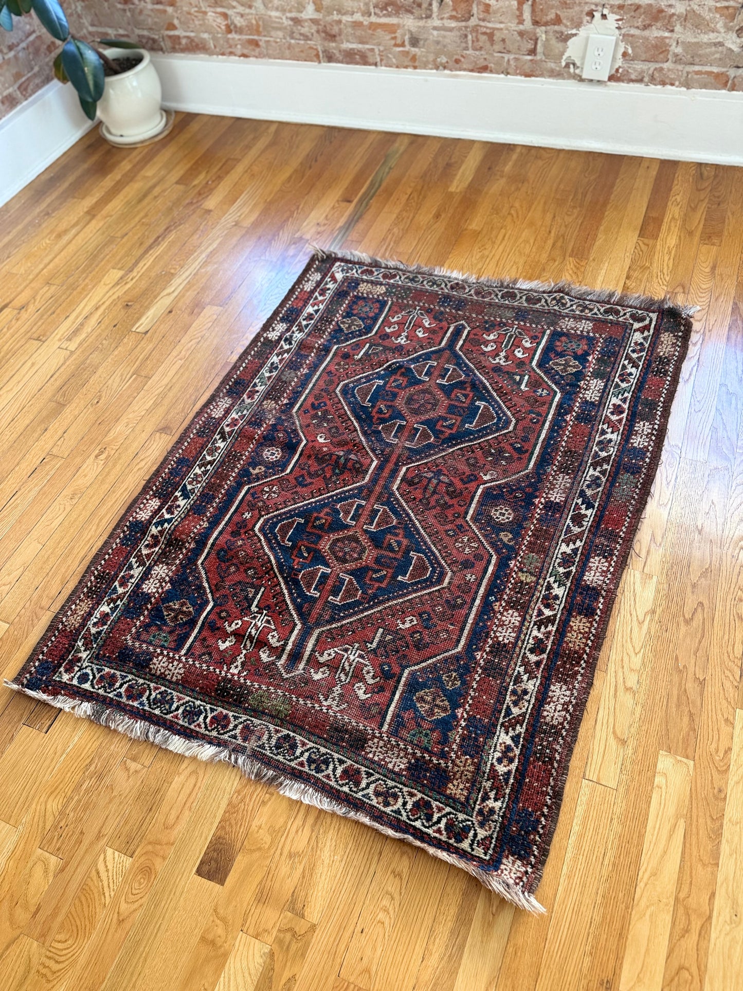 1044 | Bold Antique Shiraz Rug with Double Medallion & Deep Indigo Contrast | 3.9 x 4.9