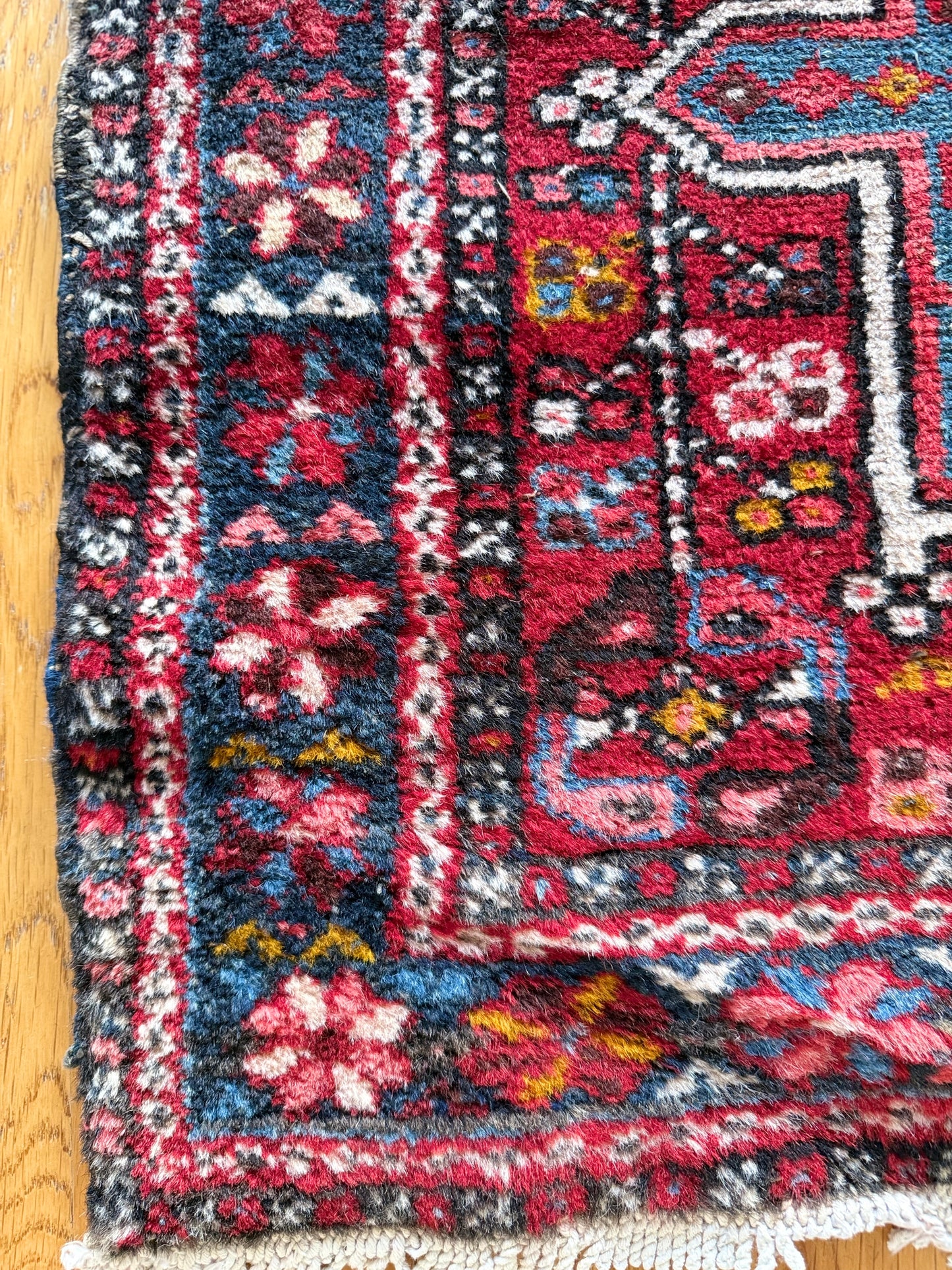 1050 | Knockout Antique Karaja Runner with Raspberry Field &amp; Ice-Blue Medallions | 3.3 x 11.1